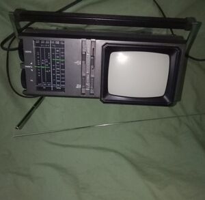 Vintage Sears Mini TV Radio 580 Portable Need Antenna Fixed